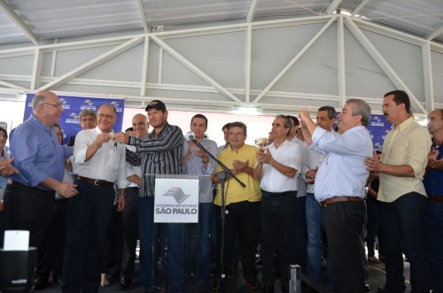 Associação dos Produtores Rurais de Populina recebe Caminhão Baú