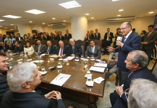 ASSINATURA DE DECRETO DE TRANSFERÊNCIA DA CORREGEDORIA DA POLÍCIA CIVIL, DO GABINETE DA SECRETARIA DE SEGURANÇA PÚBLICA PARA A DELEGACIA GERAL DE POLÍCIA; E ENTREGA DE FUZIS E CARABINAS PARA A POLÍCIA CIVIL  ASSINATURA DE DECRETO DE TRANSFERÊNCIA D