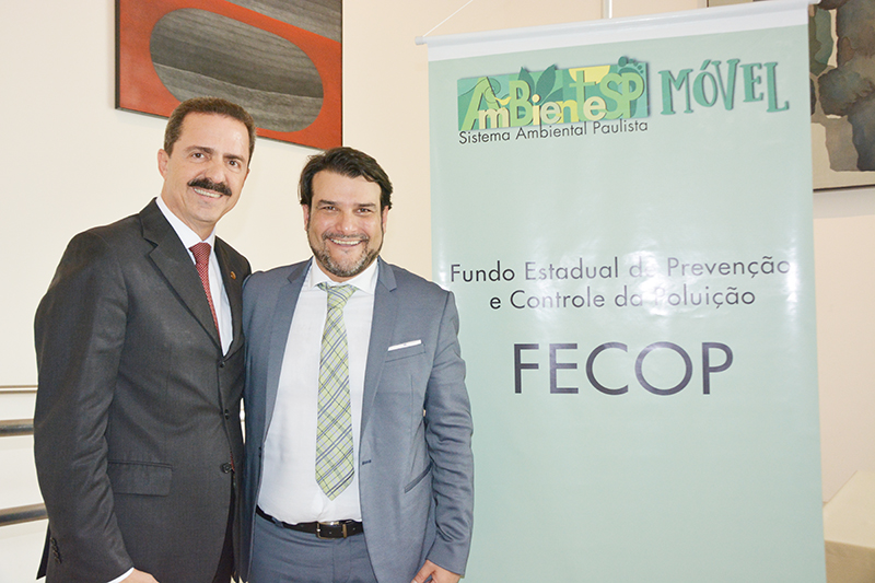 Gabriel Monteiro recebe recurso para compra de caminhão coletor e compactador de lixo