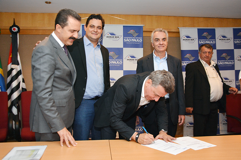 Penápolis assina convênio para projeto de construção de Casas da CDHU