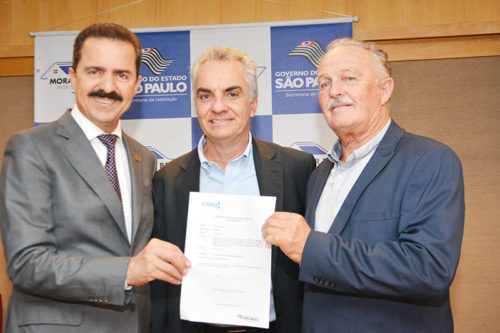 Rosana assina convênio para projeto de construção de Casas da CDHU