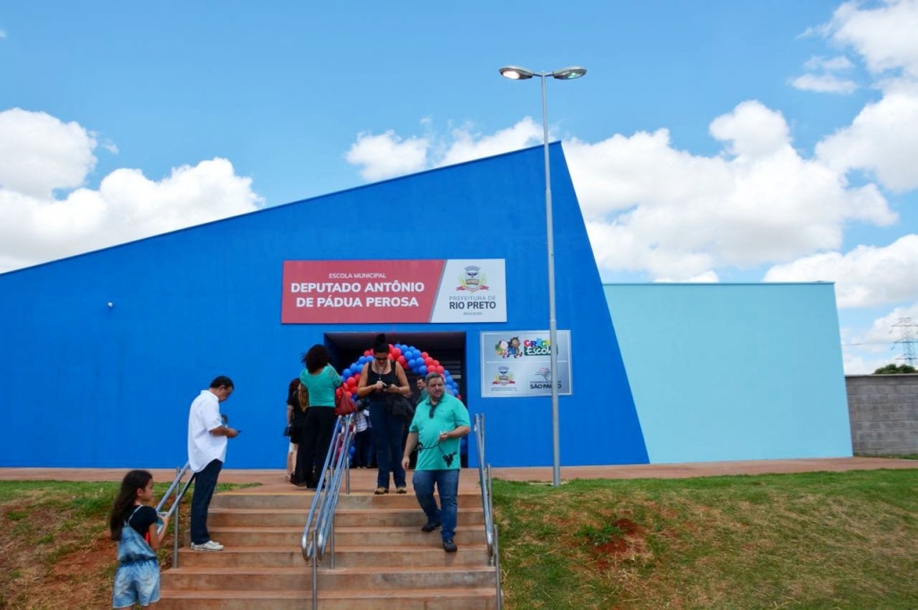 Inauguração de escola homenageia deputado Antônio Perosa