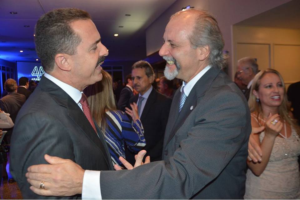 APAMAGIS empossa nova diretoria