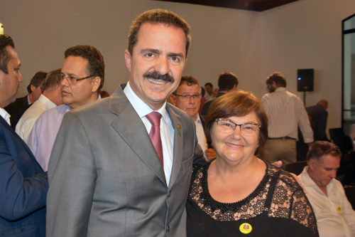 Castilho assina convênio para licitação de 128 casas da CDHU