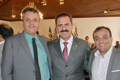 Turiúba assina convênio para licitação de 56 casas da CDHU