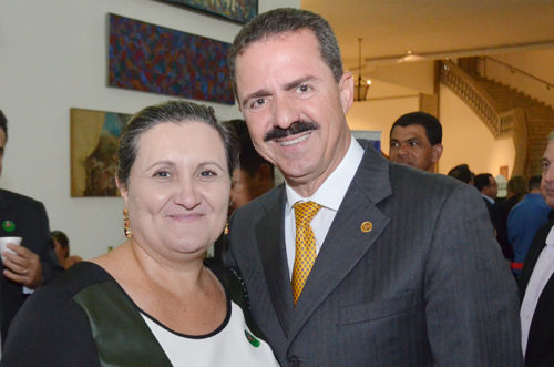 Magda assina convênio para construção de 30 casas da CDHU