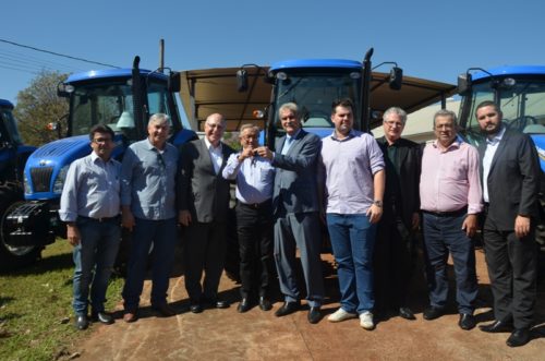 Tanabi recebe trator e implementos agrícola