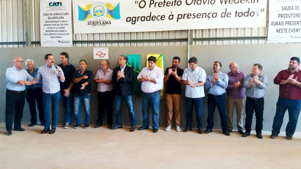 Produtores rurais de Auriflama recebem fábrica de ração