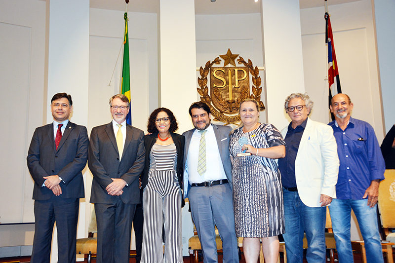 Magda recebe recurso para compra de caminhão coletor e compactador de lixo
