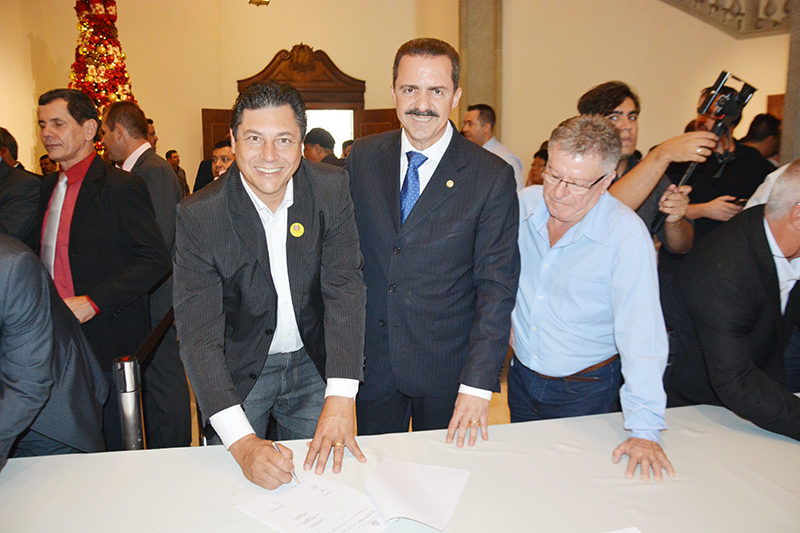 Analândia recebe recursos para recapeamento de vias