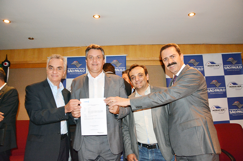 Turiúba assina convênio para projeto de construção de Casas da CDHU