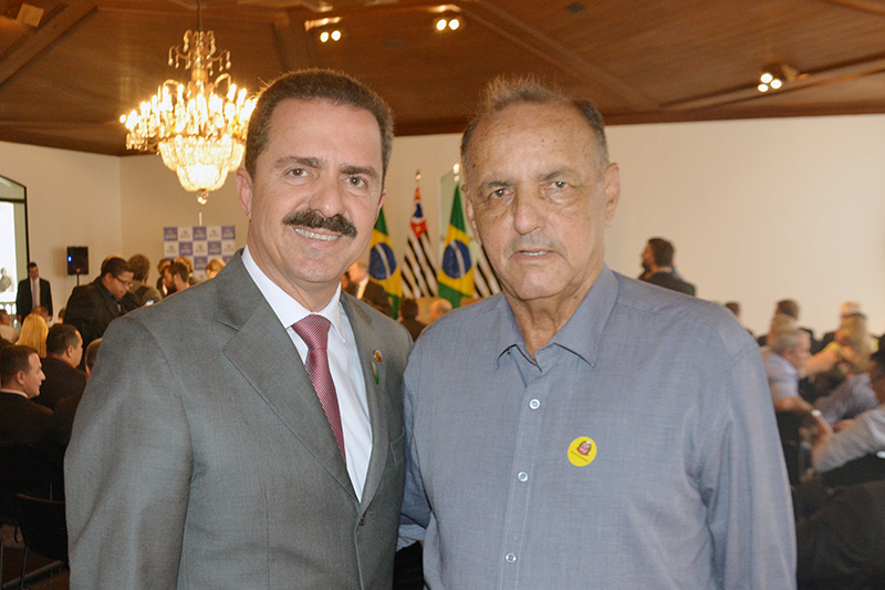 Rubineia assina convênio para licitação de 49 casas da CDHU