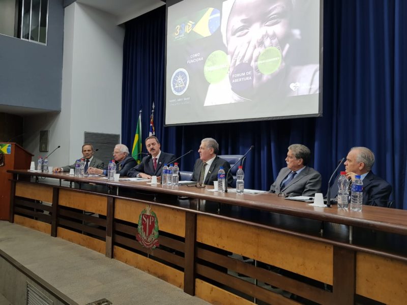 Seminário debate 33 Medidas para um Brasil Justo e Perfeito
