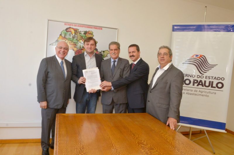 Assinado convênio para realização de obras em estrada rural de Três Fronteiras