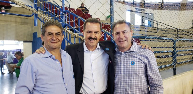 Adolfo recebe ônibus escolar