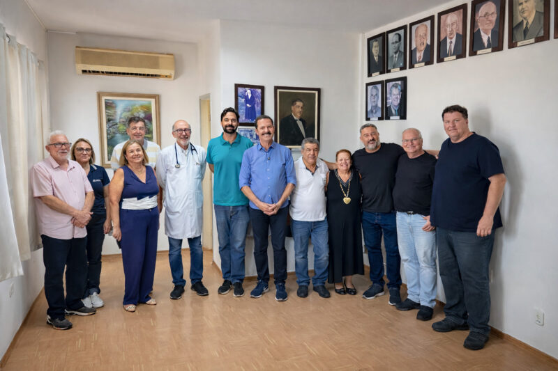 VISITA À SANTA CASA DE PEDERNEIRAS REFORÇA COMPROMISSO COM A SAÚDE E O FORTALECIMENTO DAS INSTITUIÇÕES